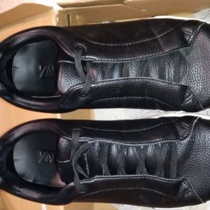Zara's size 9.5 men's black leather